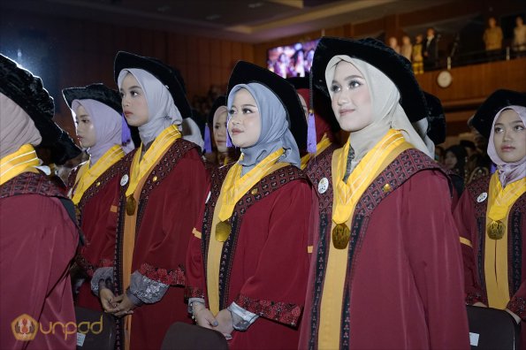 LIPUTAN WISUDA UNPAD GOL 1 TA 2023-2024 SESI VI (53)