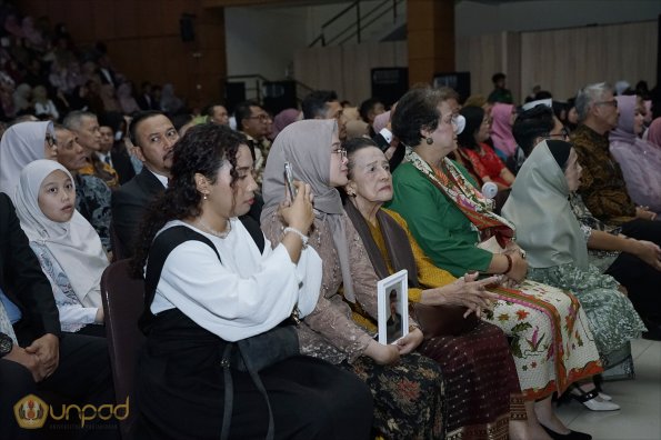LIPUTAN WISUDA UNPAD GOL 1 TA 2023-2024 SESI VI (64)