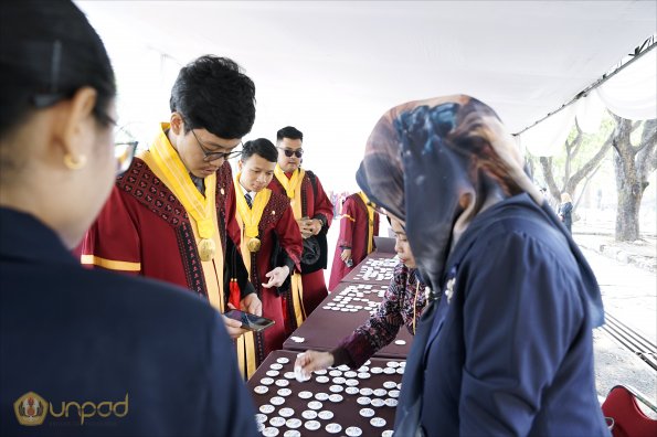 LIPUTAN WISUDA UNPAD GOL 1 TA 2023-2024 SESI VI (7)
