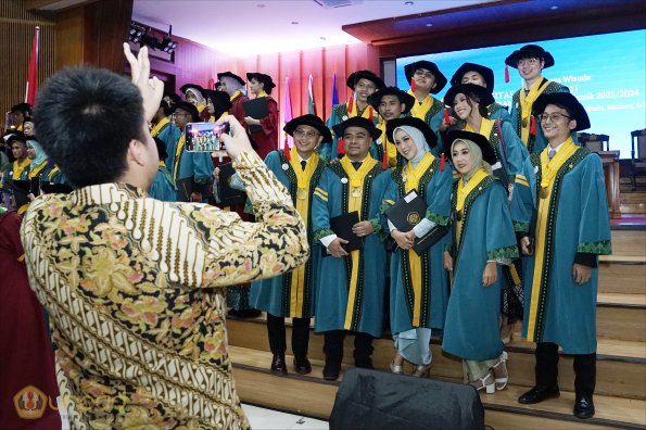 LIPUTAN WISUDA UNPAD GOL 1 TA 2023-2024 SESI VI (73)