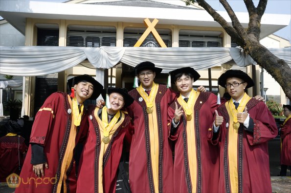 LIPUTAN WISUDA UNPAD GOL 1 TA 2023-2024 SESI VI (8)