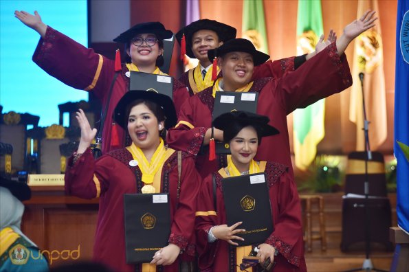 LIPUTAN WISUDA UNPAD GOL 1 TA 2023-2024 SESI VI (90)