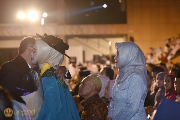 LIPUTAN WISUDA UNPAD GOL 1 TA 2023-2024 SESI VI (97)