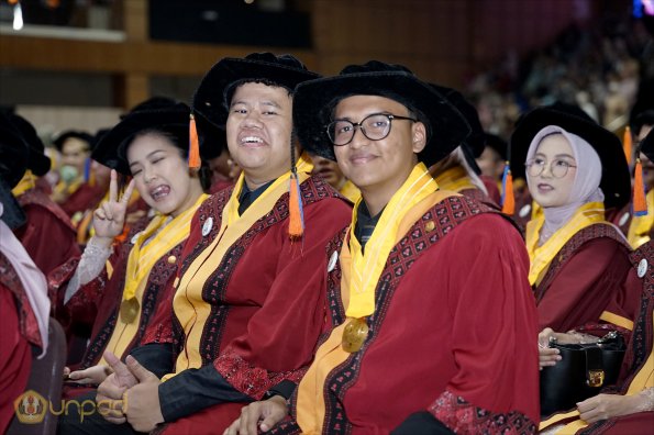 LIPUTAN WISUDA UNPAD GOL 1 TA 2023-2024 SESI VII (102)