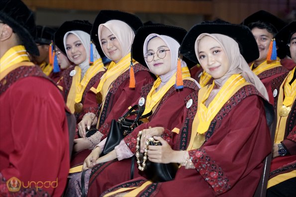 LIPUTAN WISUDA UNPAD GOL 1 TA 2023-2024 SESI VII (103)