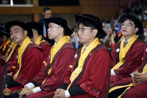 LIPUTAN WISUDA UNPAD GOL 1 TA 2023-2024 SESI VII (105)