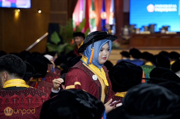 LIPUTAN WISUDA UNPAD GOL 1 TA 2023-2024 SESI VII (107)