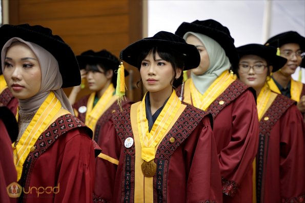 LIPUTAN WISUDA UNPAD GOL 1 TA 2023-2024 SESI VII (111)