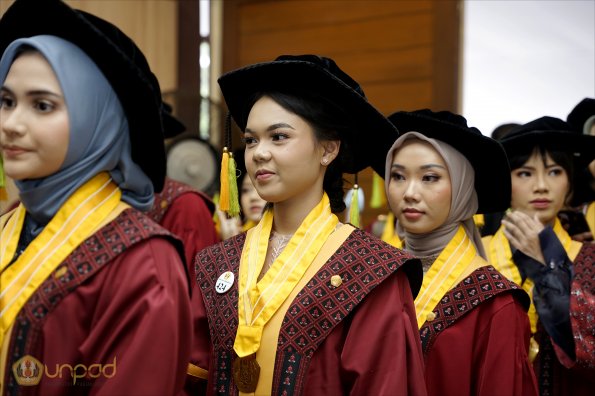 LIPUTAN WISUDA UNPAD GOL 1 TA 2023-2024 SESI VII (112)