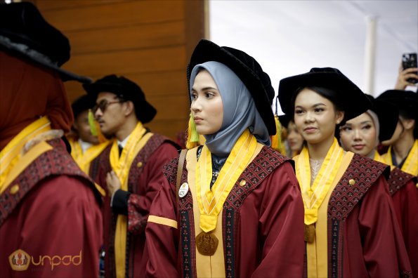 LIPUTAN WISUDA UNPAD GOL 1 TA 2023-2024 SESI VII (113)