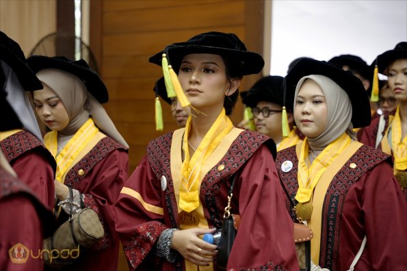 LIPUTAN WISUDA UNPAD GOL 1 TA 2023-2024 SESI VII (115)