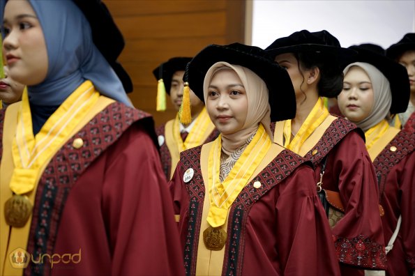LIPUTAN WISUDA UNPAD GOL 1 TA 2023-2024 SESI VII (116)