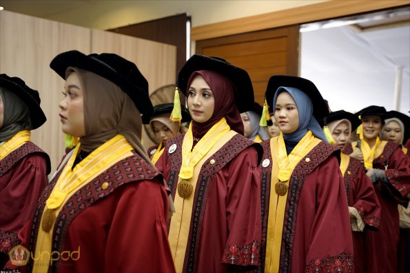 LIPUTAN WISUDA UNPAD GOL 1 TA 2023-2024 SESI VII (117)