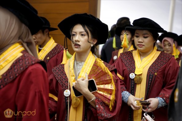 LIPUTAN WISUDA UNPAD GOL 1 TA 2023-2024 SESI VII (119)