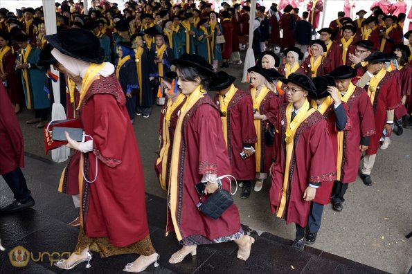 LIPUTAN WISUDA UNPAD GOL 1 TA 2023-2024 SESI VII (130)