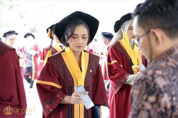 LIPUTAN WISUDA UNPAD GOL 1 TA 2023-2024 SESI VII (134)