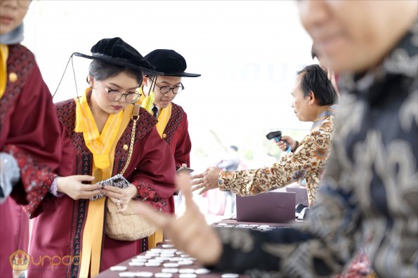 LIPUTAN WISUDA UNPAD GOL 1 TA 2023-2024 SESI VII (135)