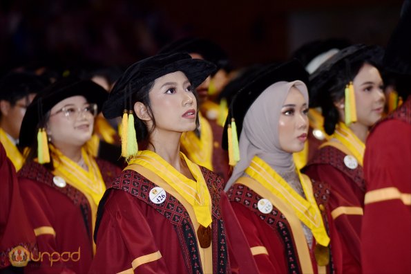 LIPUTAN WISUDA UNPAD GOL 1 TA 2023-2024 SESI VII (28)