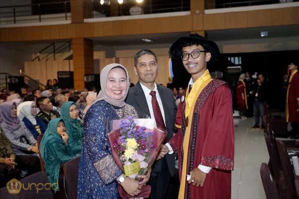LIPUTAN WISUDA UNPAD GOL 1 TA 2023-2024 SESI VII (31)