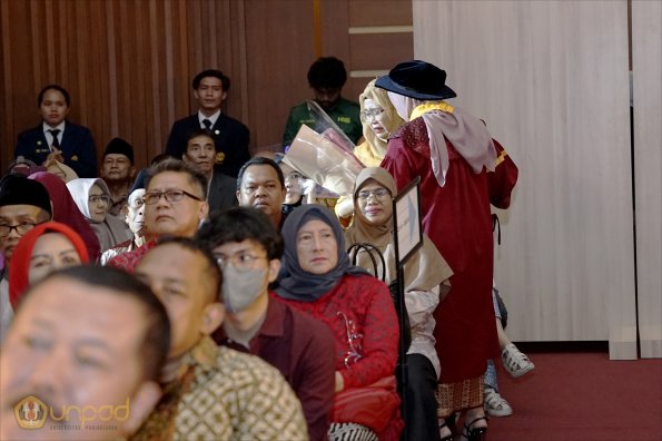 LIPUTAN WISUDA UNPAD GOL 1 TA 2023-2024 SESI VII (33)