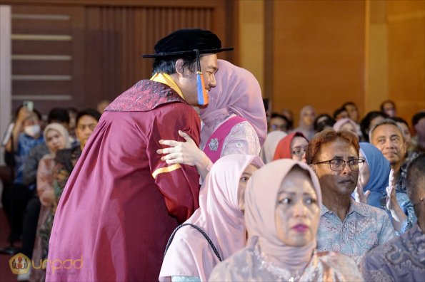 LIPUTAN WISUDA UNPAD GOL 1 TA 2023-2024 SESI VII (36)