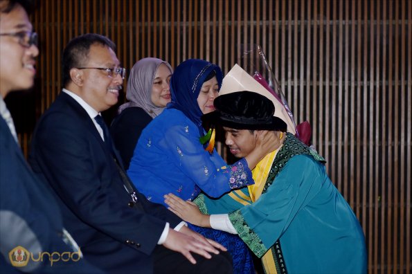 LIPUTAN WISUDA UNPAD GOL 1 TA 2023-2024 SESI VII (44)