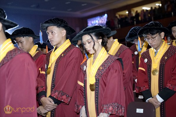 LIPUTAN WISUDA UNPAD GOL 1 TA 2023-2024 SESI VII (57)