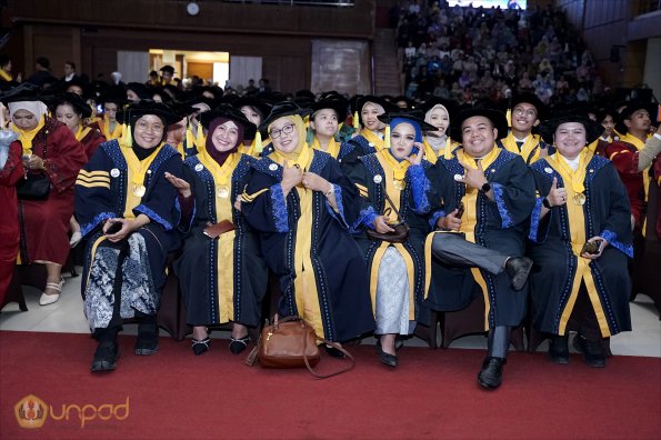 LIPUTAN WISUDA UNPAD GOL 1 TA 2023-2024 SESI VII (61)