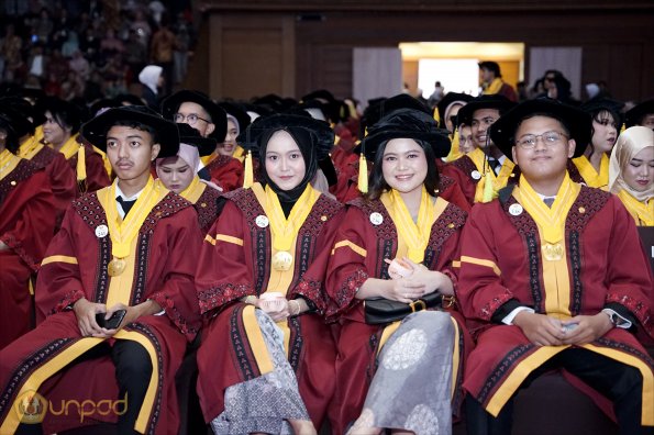 LIPUTAN WISUDA UNPAD GOL 1 TA 2023-2024 SESI VII (65)