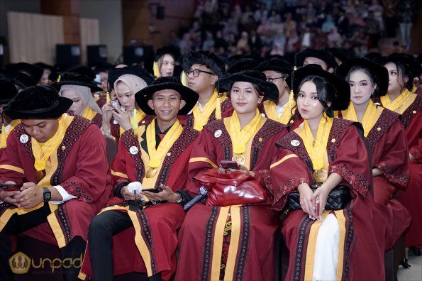LIPUTAN WISUDA UNPAD GOL 1 TA 2023-2024 SESI VII (66)
