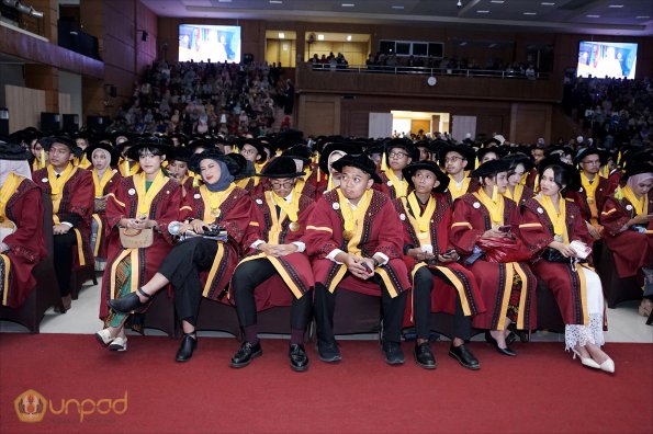 LIPUTAN WISUDA UNPAD GOL 1 TA 2023-2024 SESI VII (68)