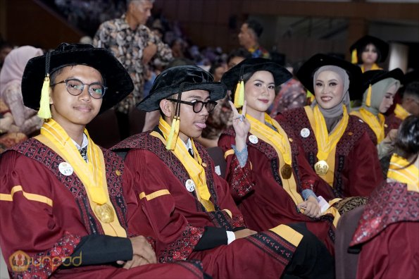 LIPUTAN WISUDA UNPAD GOL 1 TA 2023-2024 SESI VII (70)