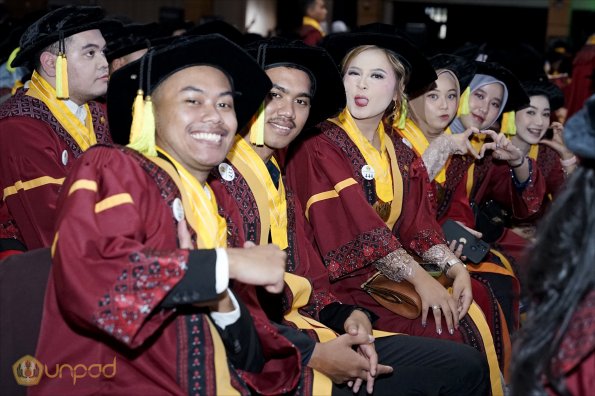 LIPUTAN WISUDA UNPAD GOL 1 TA 2023-2024 SESI VII (72)