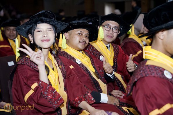 LIPUTAN WISUDA UNPAD GOL 1 TA 2023-2024 SESI VII (75)