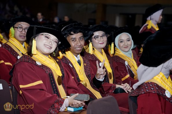 LIPUTAN WISUDA UNPAD GOL 1 TA 2023-2024 SESI VII (76)
