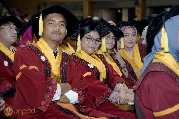 LIPUTAN WISUDA UNPAD GOL 1 TA 2023-2024 SESI VII (79)