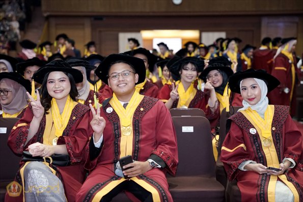 LIPUTAN WISUDA UNPAD GOL 1 TA 2023-2024 SESI VII (83)