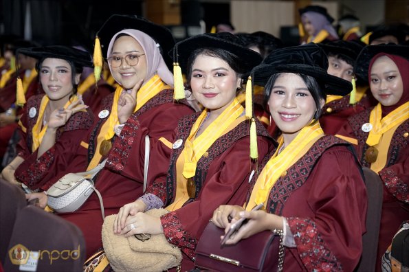 LIPUTAN WISUDA UNPAD GOL 1 TA 2023-2024 SESI VII (86)