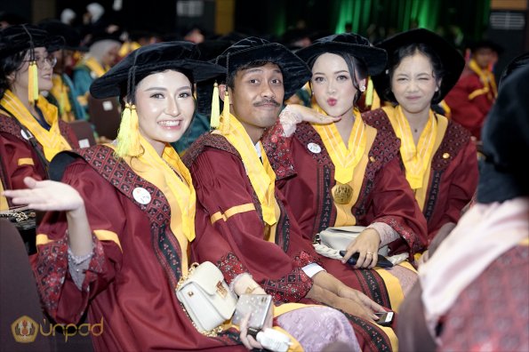 LIPUTAN WISUDA UNPAD GOL 1 TA 2023-2024 SESI VII (88)