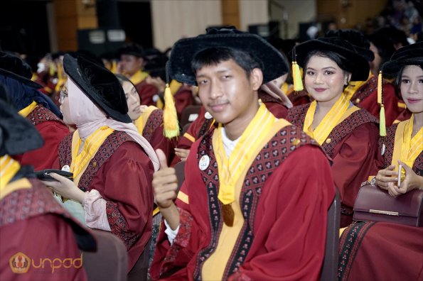 LIPUTAN WISUDA UNPAD GOL 1 TA 2023-2024 SESI VII (89)