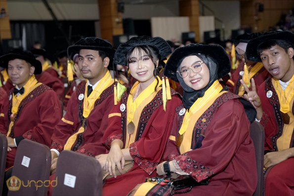 LIPUTAN WISUDA UNPAD GOL 1 TA 2023-2024 SESI VII (90)
