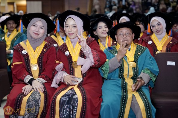 LIPUTAN WISUDA UNPAD GOL 1 TA 2023-2024 SESI VII (96)