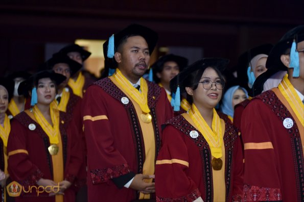 LIPUTAN WISUDA UNPAD GOL 1 TA 2023-2024 SESI VIII (102)