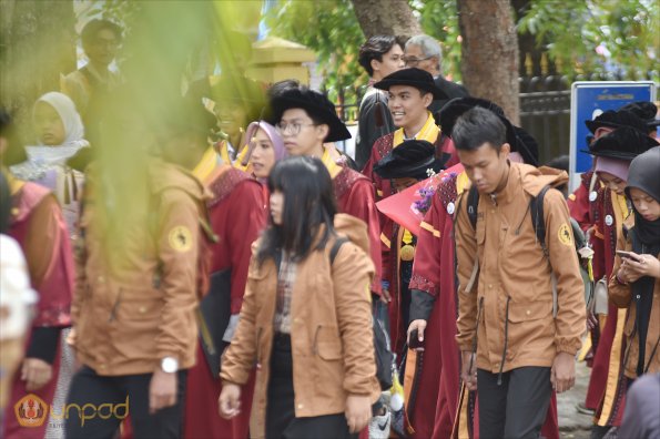 LIPUTAN WISUDA UNPAD GOL 1 TA 2023-2024 SESI VIII (103)