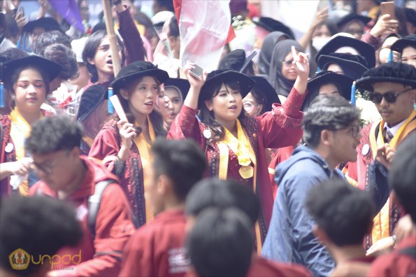 LIPUTAN WISUDA UNPAD GOL 1 TA 2023-2024 SESI VIII (105)