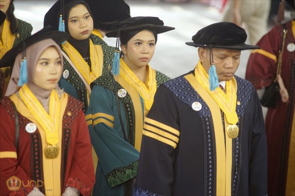 LIPUTAN WISUDA UNPAD GOL 1 TA 2023-2024 SESI VIII (13)