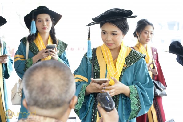 LIPUTAN WISUDA UNPAD GOL 1 TA 2023-2024 SESI VIII (16)