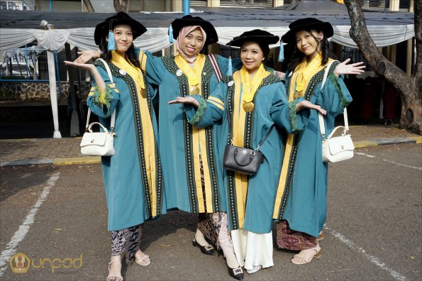 LIPUTAN WISUDA UNPAD GOL 1 TA 2023-2024 SESI VIII (18)