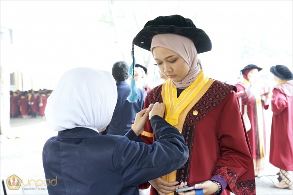 LIPUTAN WISUDA UNPAD GOL 1 TA 2023-2024 SESI VIII (19)
