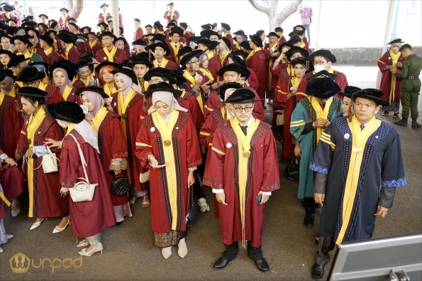 LIPUTAN WISUDA UNPAD GOL 1 TA 2023-2024 SESI VIII (21)